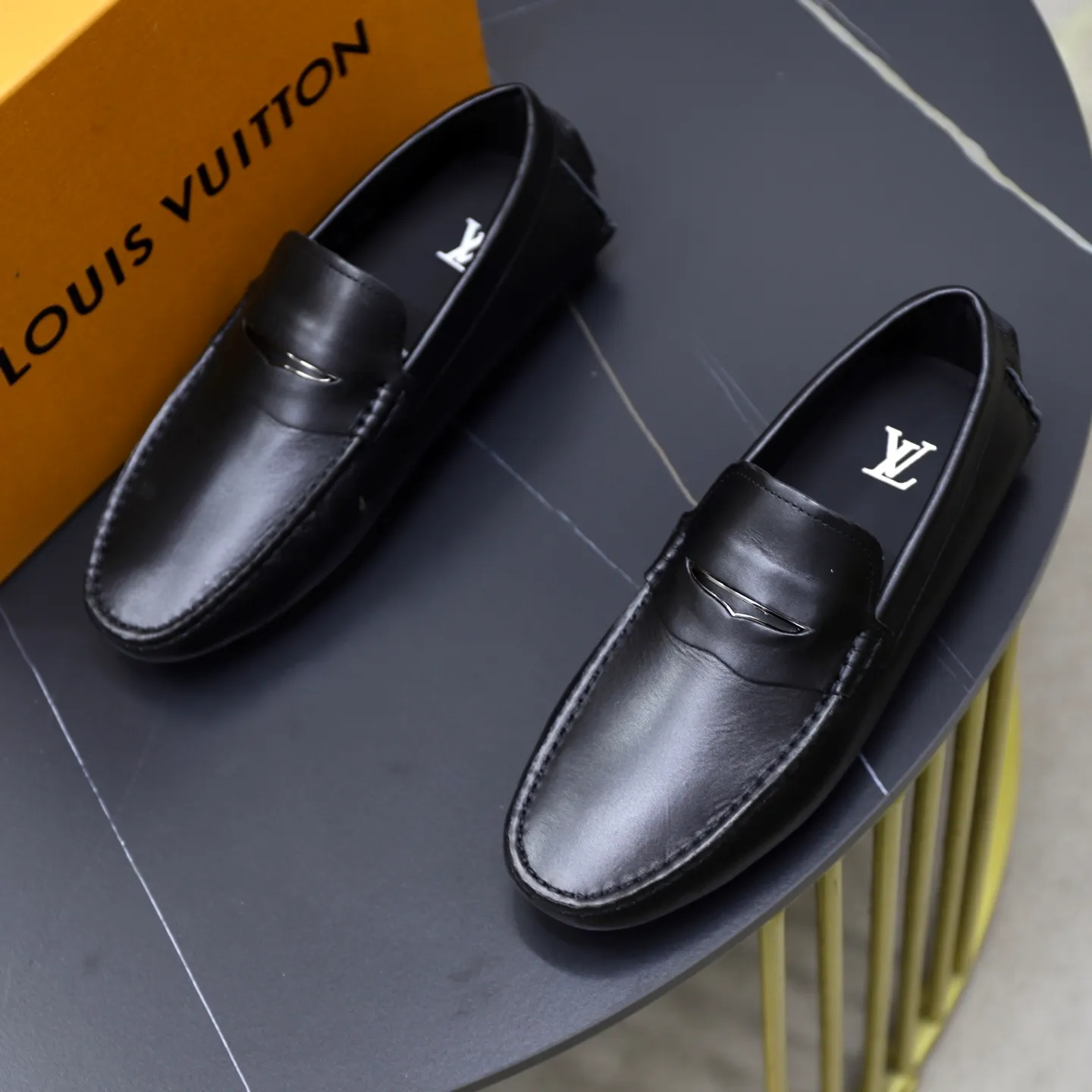 Ex-factory price: 480💰【LV】Louis Vuitton ⚠️High-end men’s driving and pedal series ⚠️38-44 (customized for 45) ⚠️All original cowhide leather! Thick and soft! Made entirely of calfskin lining! Rubber sheet anti-slip beanie sole! Three-dimensional package technology! Fashionable and classic! Handicrafts! Original high quality! Feel free to compare!
